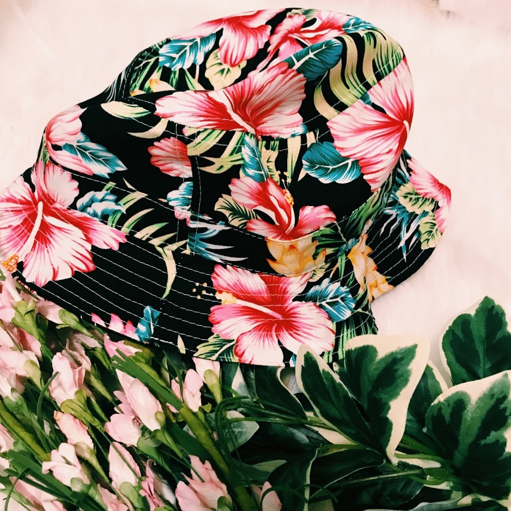 Floral Bucket Hat 🌷